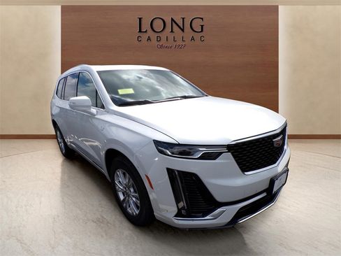 New 2025 Cadillac XT6 Luxury image 3