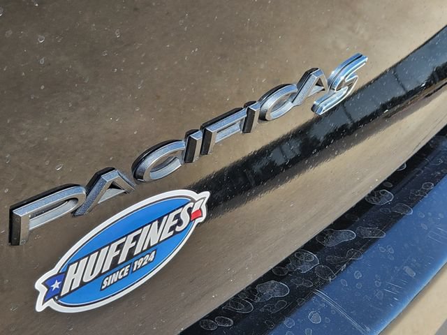 Used 2025 Chrysler Pacifica Limited FWD image 11