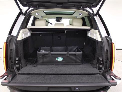 New 2026 Land Rover Range Rover SE image 38