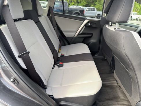 Used 2017 Toyota RAV4 XLE FWD image 29