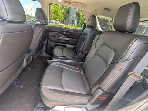 Certified 2026 Nissan Pathfinder SL w/ SL Premium Package FWD image 15