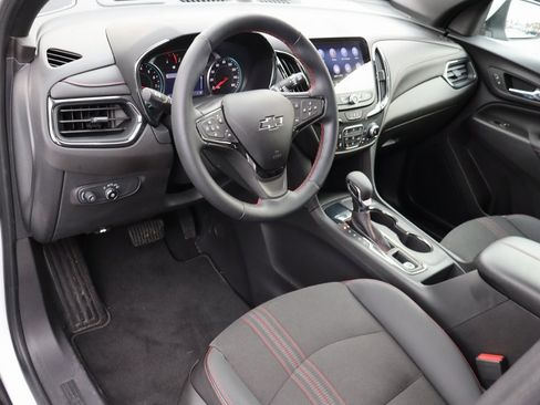 Used 2023 Chevrolet Equinox RS image 4