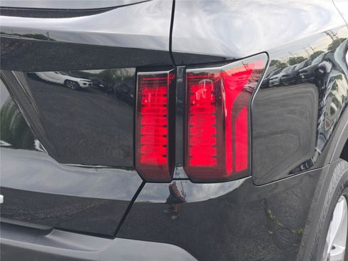 Used 2022 Kia Sorento LX AWD/4WD image 19