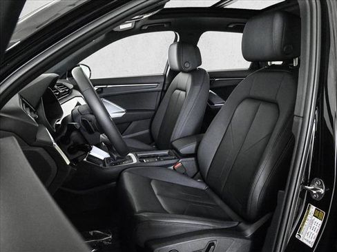 Certified 2025 Audi Q3 2.0T Premium w/ Convenience Package image 17