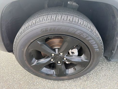 Used 2023 Jeep Grand Cherokee Altitude image 11