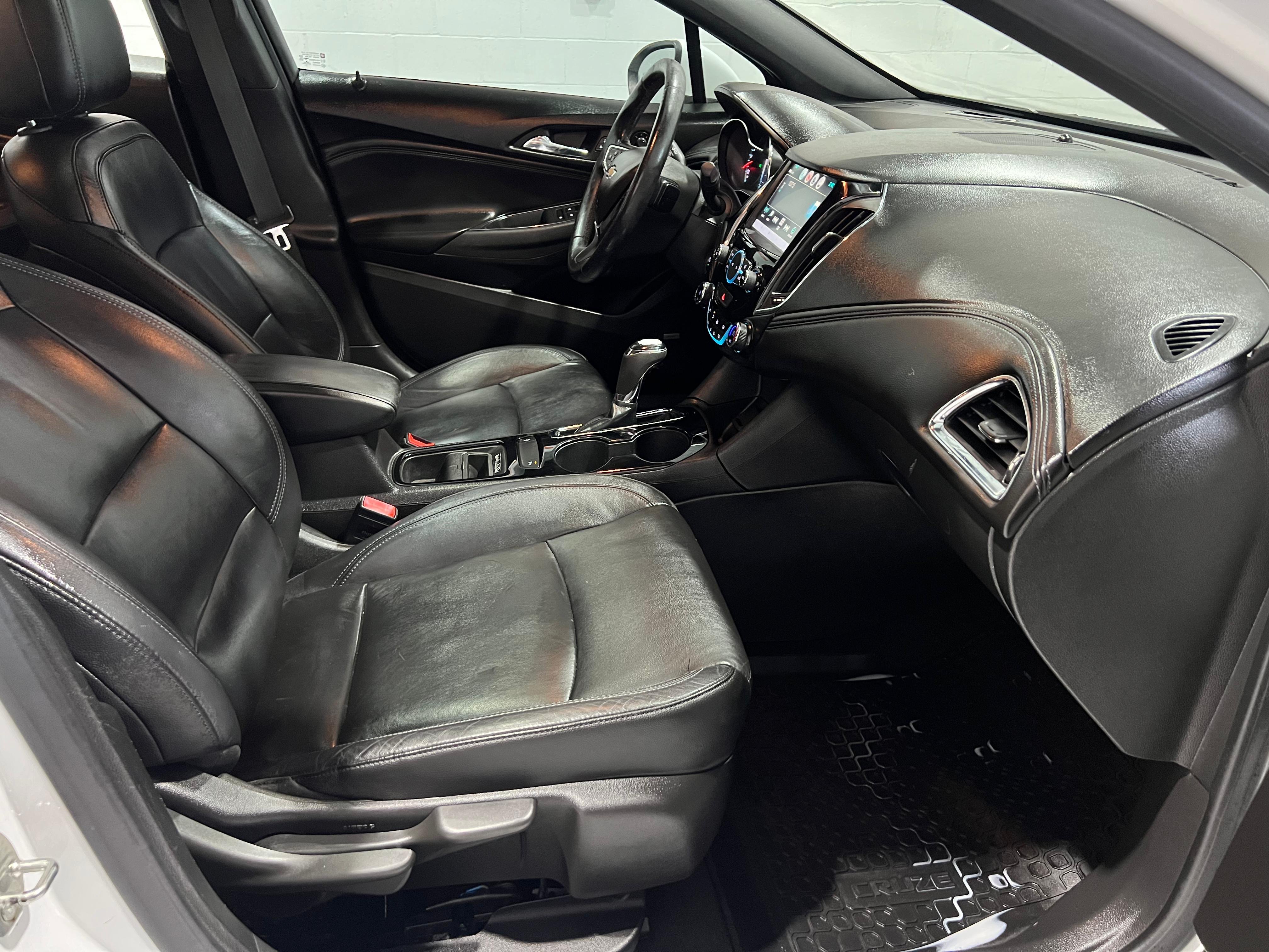 Used 2018 Chevrolet Cruze Premier FWD image 12