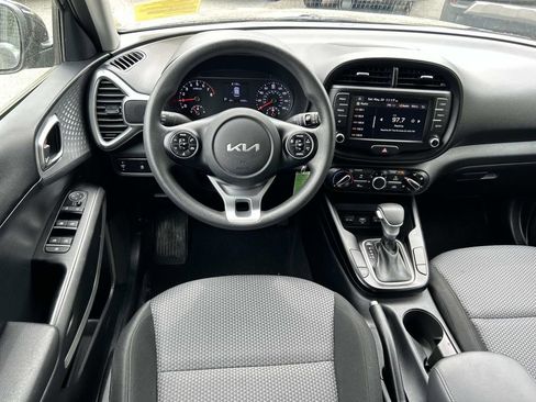 Certified 2022 Kia Soul LX FWD image 9