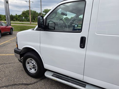 Used 2024 Chevrolet Express 2500 w/ Driver Convenience Package RWD image 17
