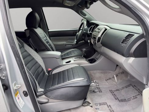 Used 2011 Toyota Tacoma PreRunner w/ SR5 Pkg #2 image 19