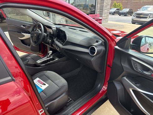 Used 2026 Chevrolet Trax LS FWD image 18