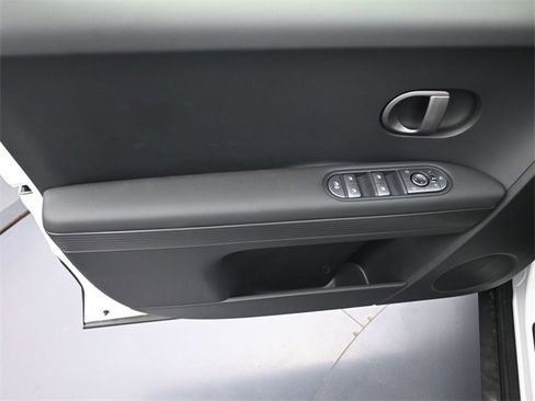 New 2025 Hyundai Ioniq 5 SEL image 10