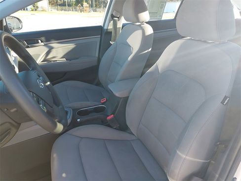 Used 2017 Hyundai Elantra SE image 12