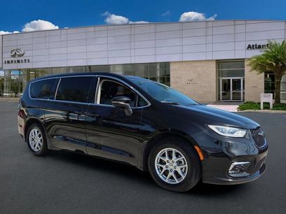 Used 2023 Chrysler Pacifica Touring-L
