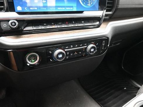 Used 2022 Chevrolet Silverado 1500 LT AWD/4WD image 8