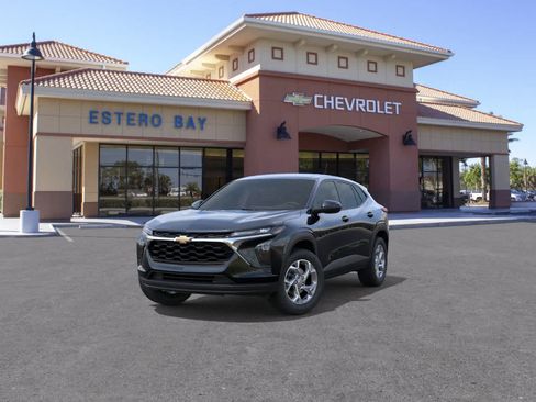 New 2026 Chevrolet Trax LS w/ LS Convenience Package FWD image 8