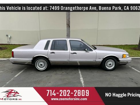 Used 1992 Lincoln Town Car Signature image 6