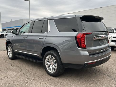 Used 2022 GMC Yukon SLT w/ SLT Luxury Package image 3