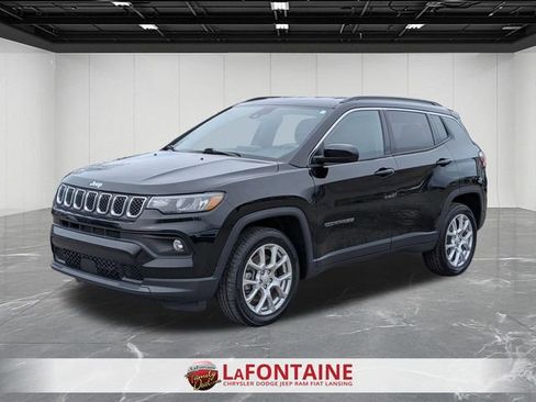 Used 2023 Jeep Compass Latitude image 1