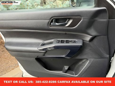 Used 2025 Nissan Pathfinder SV image 21