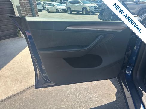 Used 2024 Tesla Model Y Long Range AWD/4WD image 17