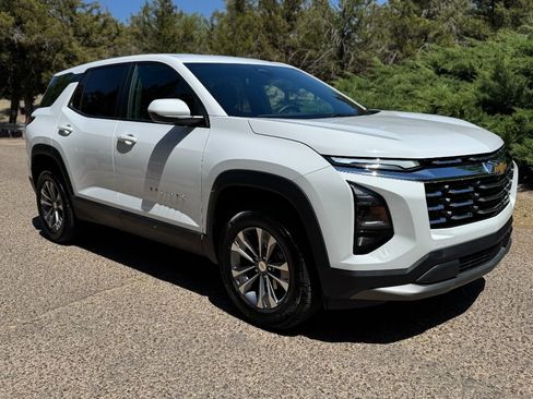 Used 2026 Chevrolet Equinox LT AWD/4WD image 3