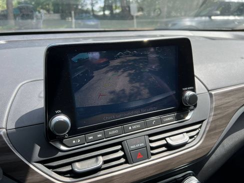 Used 2025 Nissan Altima 2.5 SV FWD image 24