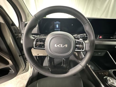 New 2026 Kia Carnival EX image 22
