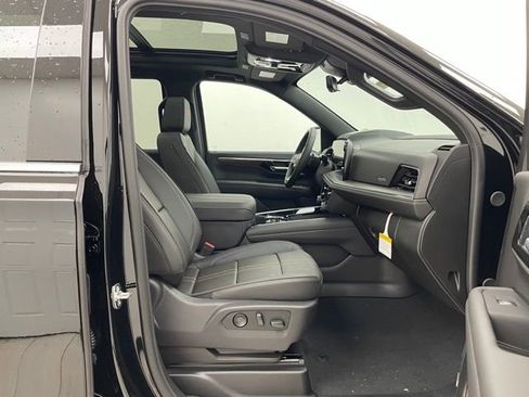 New 2026 Chevrolet Tahoe High Country w/ LPO, Illumination Package AWD/4WD image 16