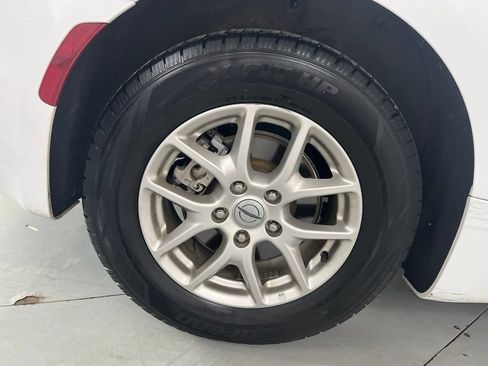 Used 2024 Chrysler Pacifica Touring-L FWD image 16
