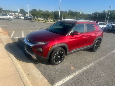 Used 2022 Chevrolet TrailBlazer LT FWD image 3