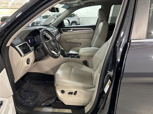 Certified 2022 Volkswagen Atlas SE w/ Panoramic Sunroof Package image 15