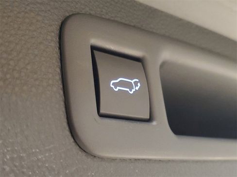 Used 2022 Toyota Highlander XLE image 9