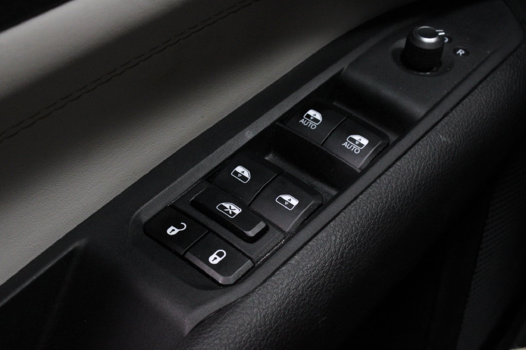 Used 2023 Jeep Compass Limited AWD/4WD image 25