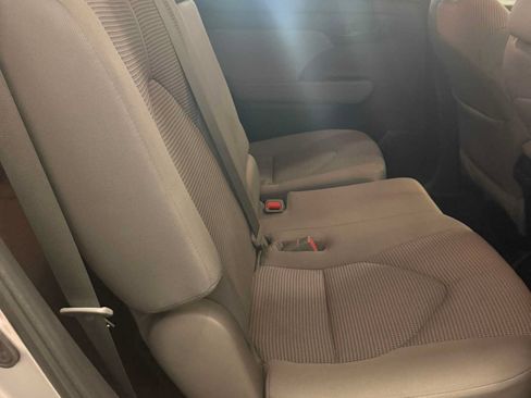Used 2023 Toyota Highlander LE FWD image 18