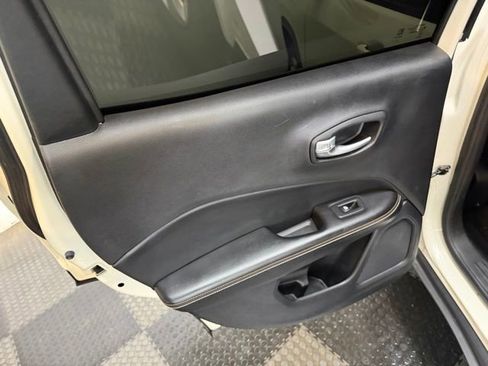 Used 2019 Jeep Compass Latitude image 37