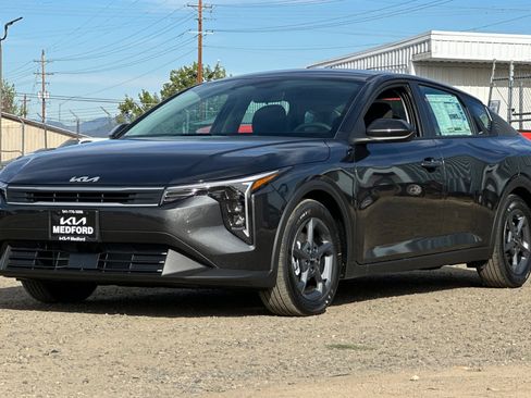 New 2026 Kia K4 FWD image 9