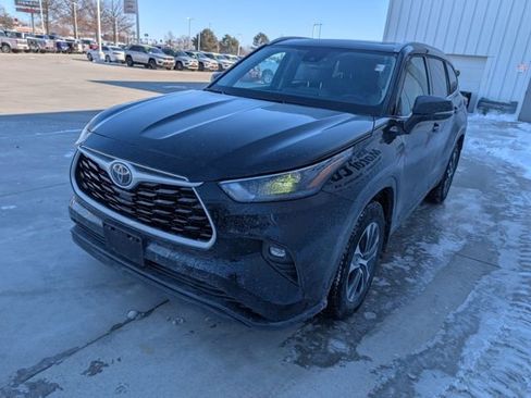 Used 2022 Toyota Highlander XLE image 23