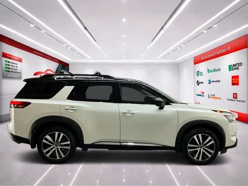 Used 2023 Nissan Pathfinder Platinum AWD/4WD image 9