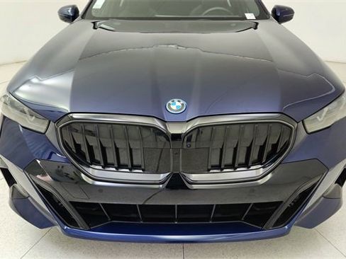 Used 2025 BMW i5 eDrive40i w/ M Sport Package image 8