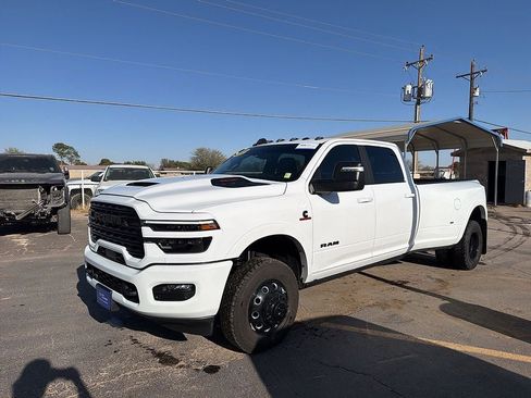 Used 2025 RAM 3500 Limited image 3