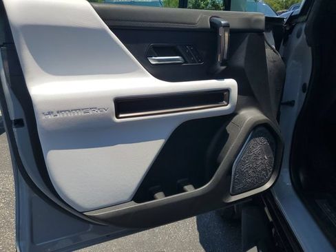 Used 2024 GMC Hummer EV 3X w/ LPO, Sport Package AWD/4WD image 8