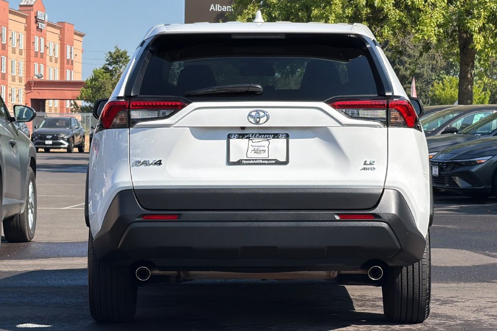 Used 2025 Toyota RAV4 LE AWD/4WD image 5