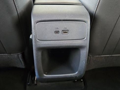 Used 2025 Chevrolet Trax LT FWD image 16