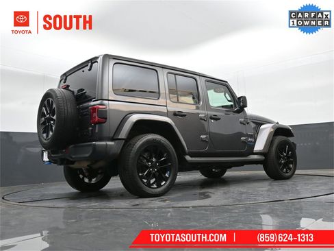 Used 2022 Jeep Wrangler Unlimited Sahara image 33