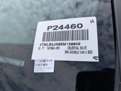 Used 2025 Toyota Tacoma SR5 AWD/4WD image 36