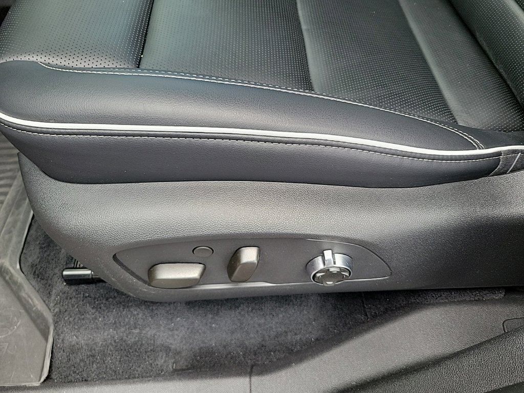 Used 2025 Buick Enclave Avenir AWD/4WD image 14
