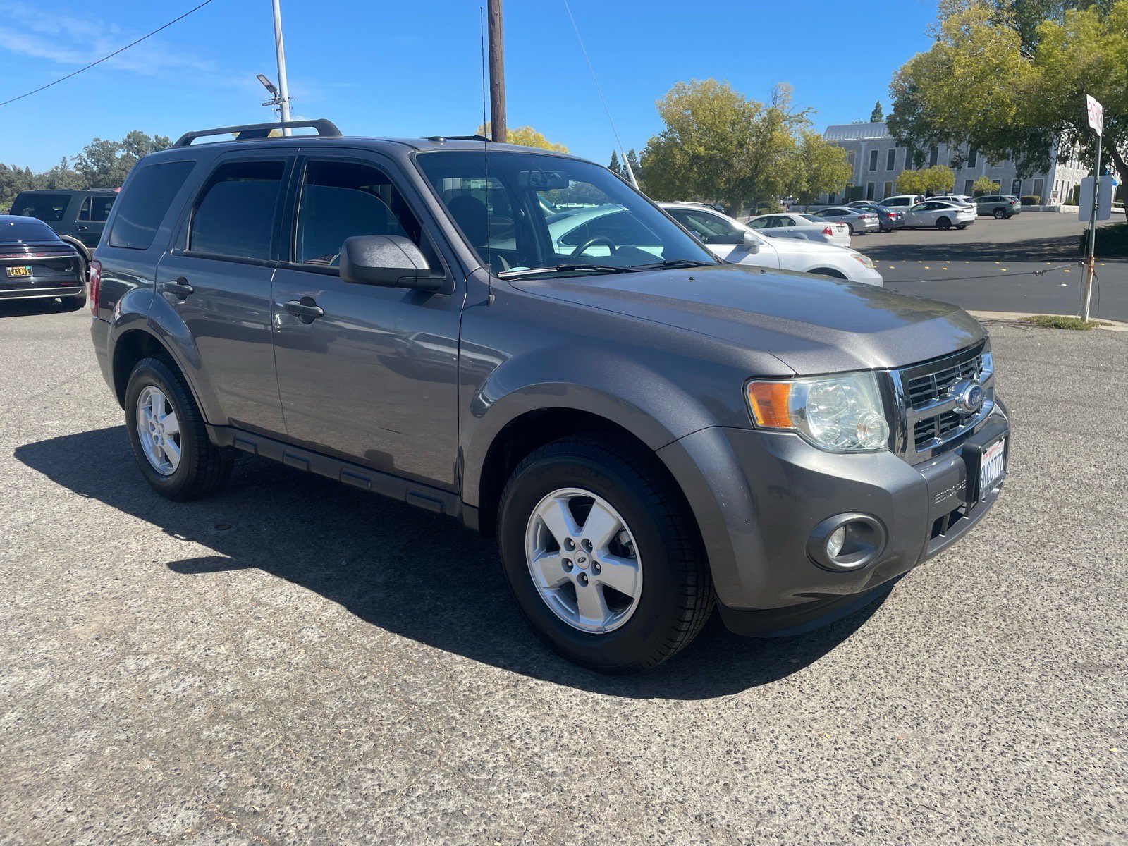 Used 2010 Ford Escape XLT FWD image 2