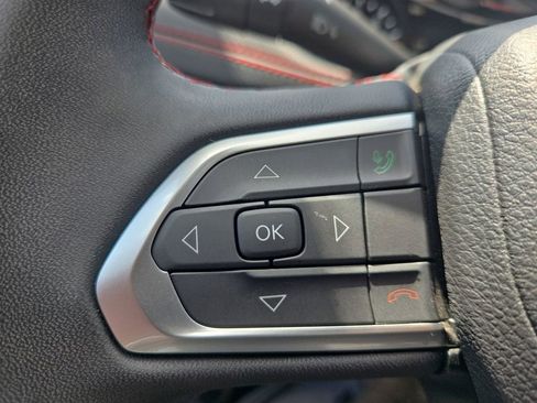 Used 2025 Jeep Compass Trailhawk AWD/4WD image 17