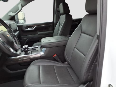 Used 2024 Chevrolet Silverado 1500 LTZ w/ Technology Package image 17