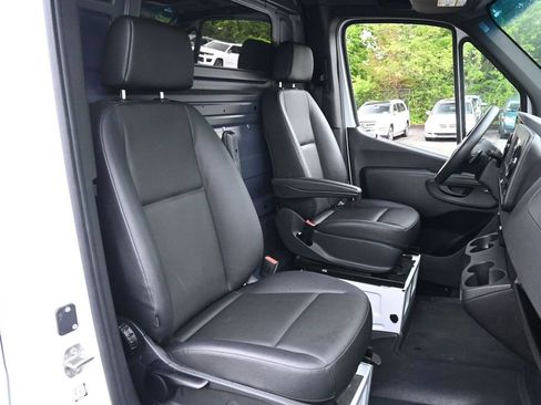 Used 2023 Mercedes-Benz Sprinter 2500 image 21